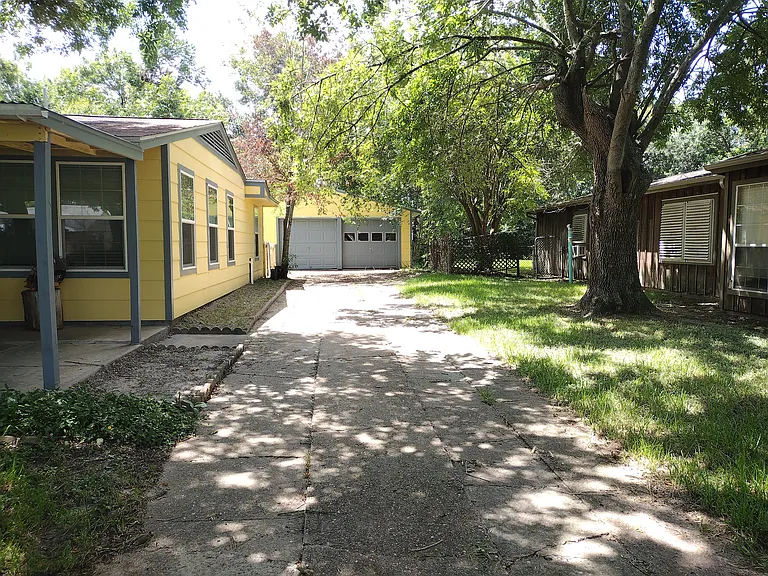 17th Ave N — Photo 19