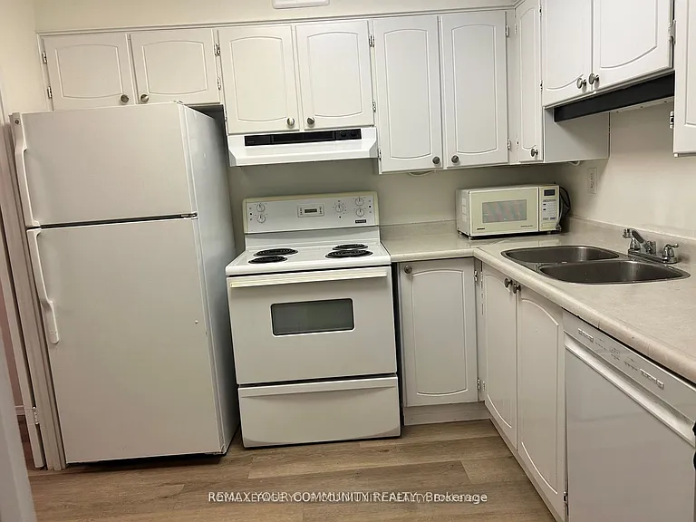 380 King St #1004 — Photo 2