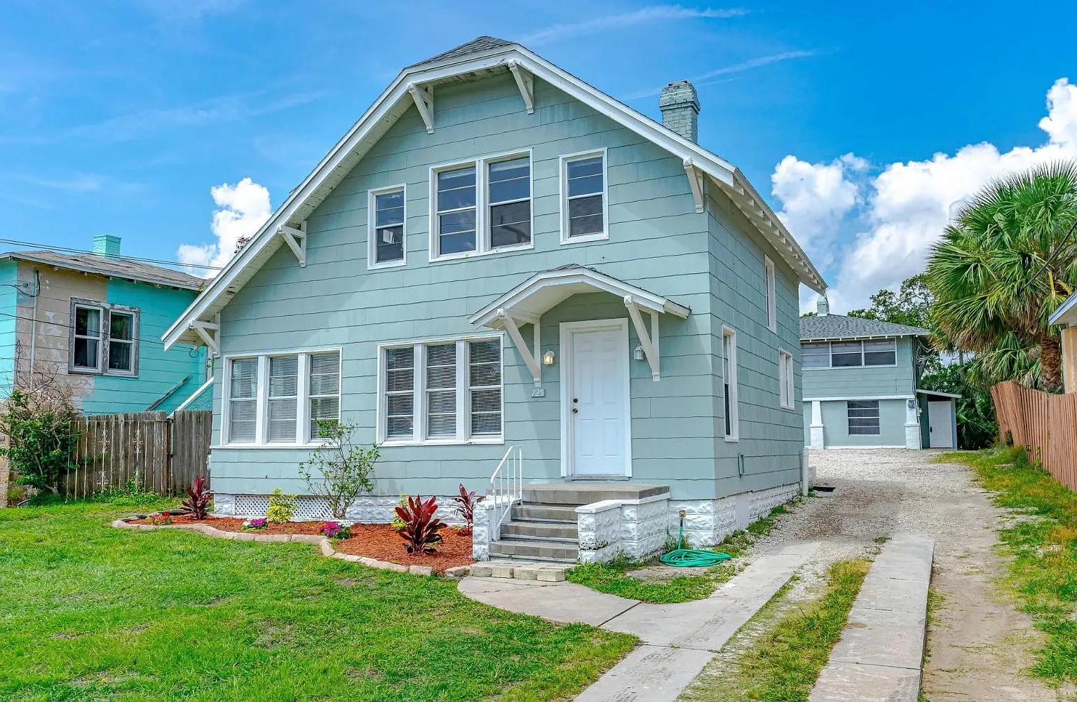 725 N Peninsula Dr — Photo 2