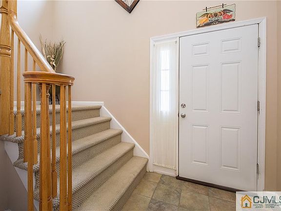4th image of 55 E Burgess Dr