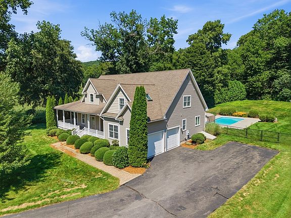 2nd image of 10 Sullivan Ln