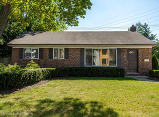 2020 Yorkshire Rd, Birmingham, MI 48009