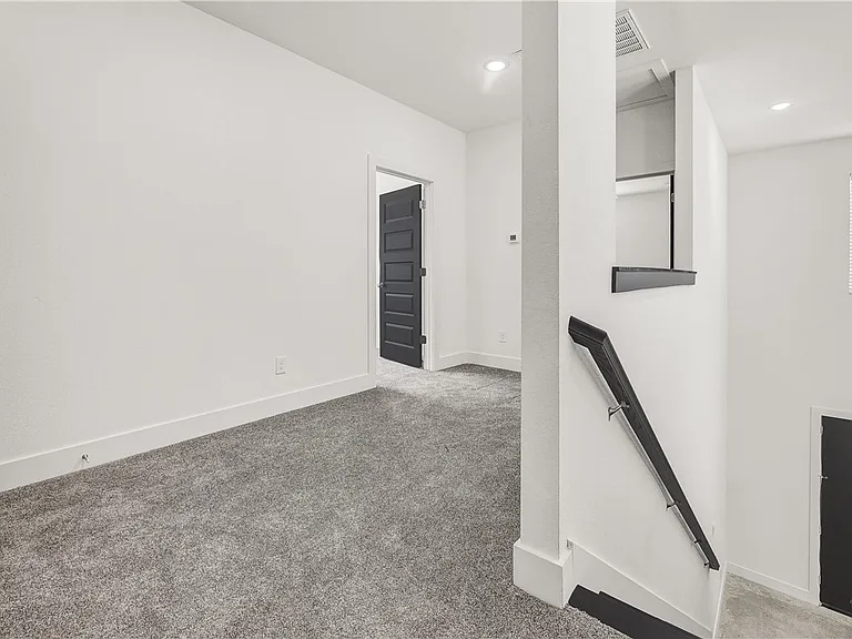 3008 Alpha Wolf Ct — Photo 23