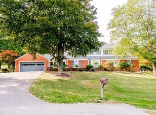 565 Morningstar Dr, Ellwood City, PA 16117