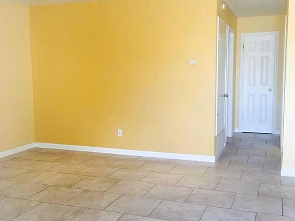3rd image of 304 Vassar Dr SE APT 4