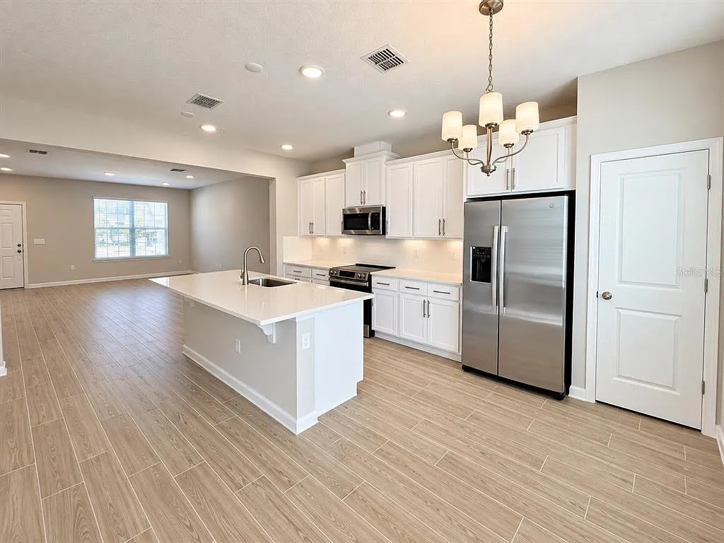 3 bed, 2.5 bath, 1691 sqft, $2,550 — Photo 4