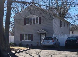 32 Tipton Dr W, Shirley, NY 11967