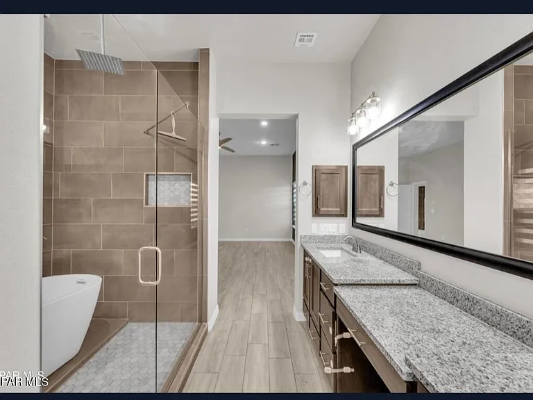 13729 Vista Lagos Ave — Photo 41