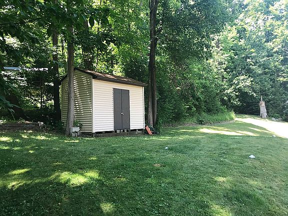 3rd image of 77 Lakeside Dr