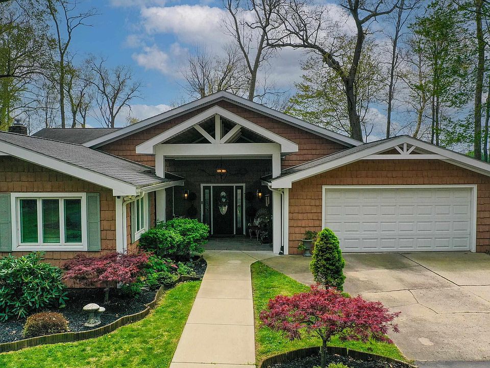 1st image of 22618 Lake Shore Dr