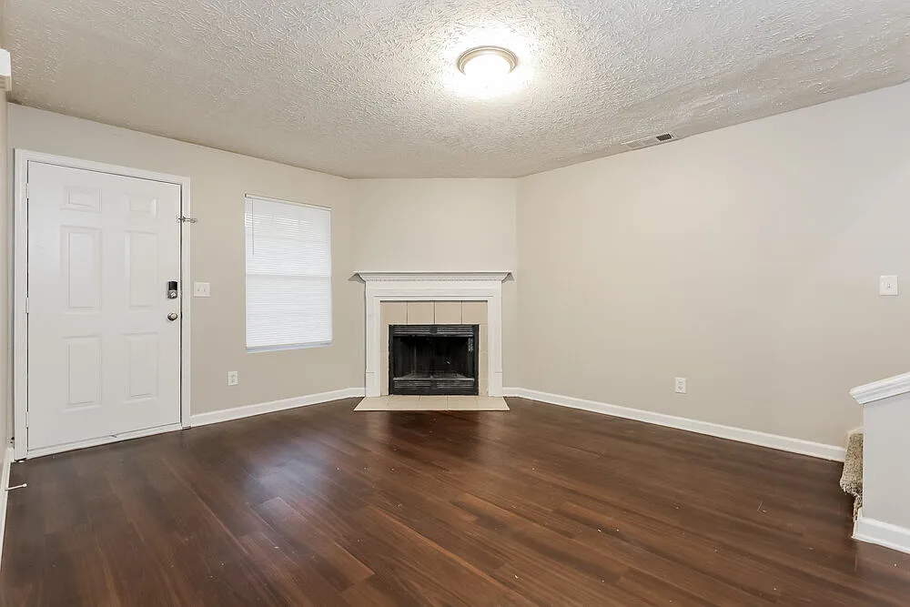 4 bed, 3.0 bath, 1500 sqft, $2,055 — Photo 4