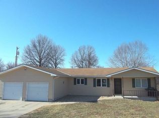 648 N Hemlock St, Ottawa, KS 66067