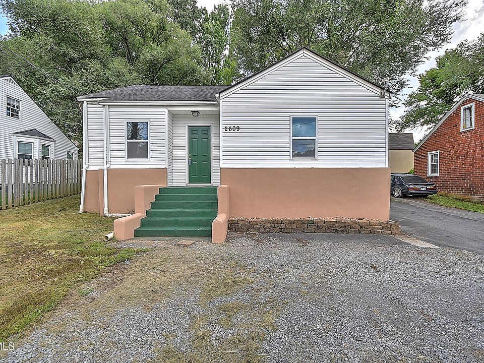 1st image of 2609 Bloomingdale Rd