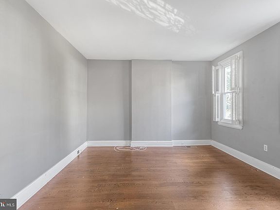 5th image of 40 W Southampton Ave