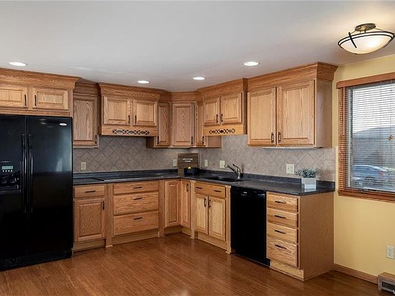 3rd image of 82 Barnabas Dr
