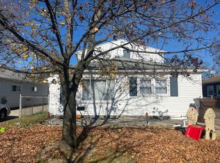 32334 Carlisle Pkwy, Wayne, MI 48184