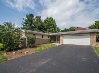 373 Middlegate Dr, Bethel Park, PA 15102