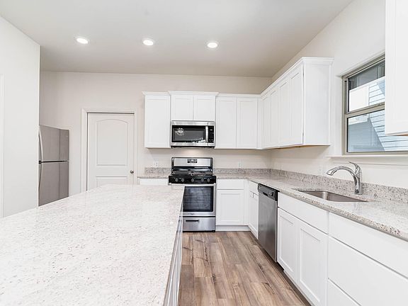 5th image of 1303 Parker Dr