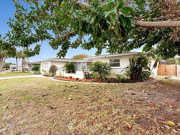 5th image of 520 Shamrock Blvd