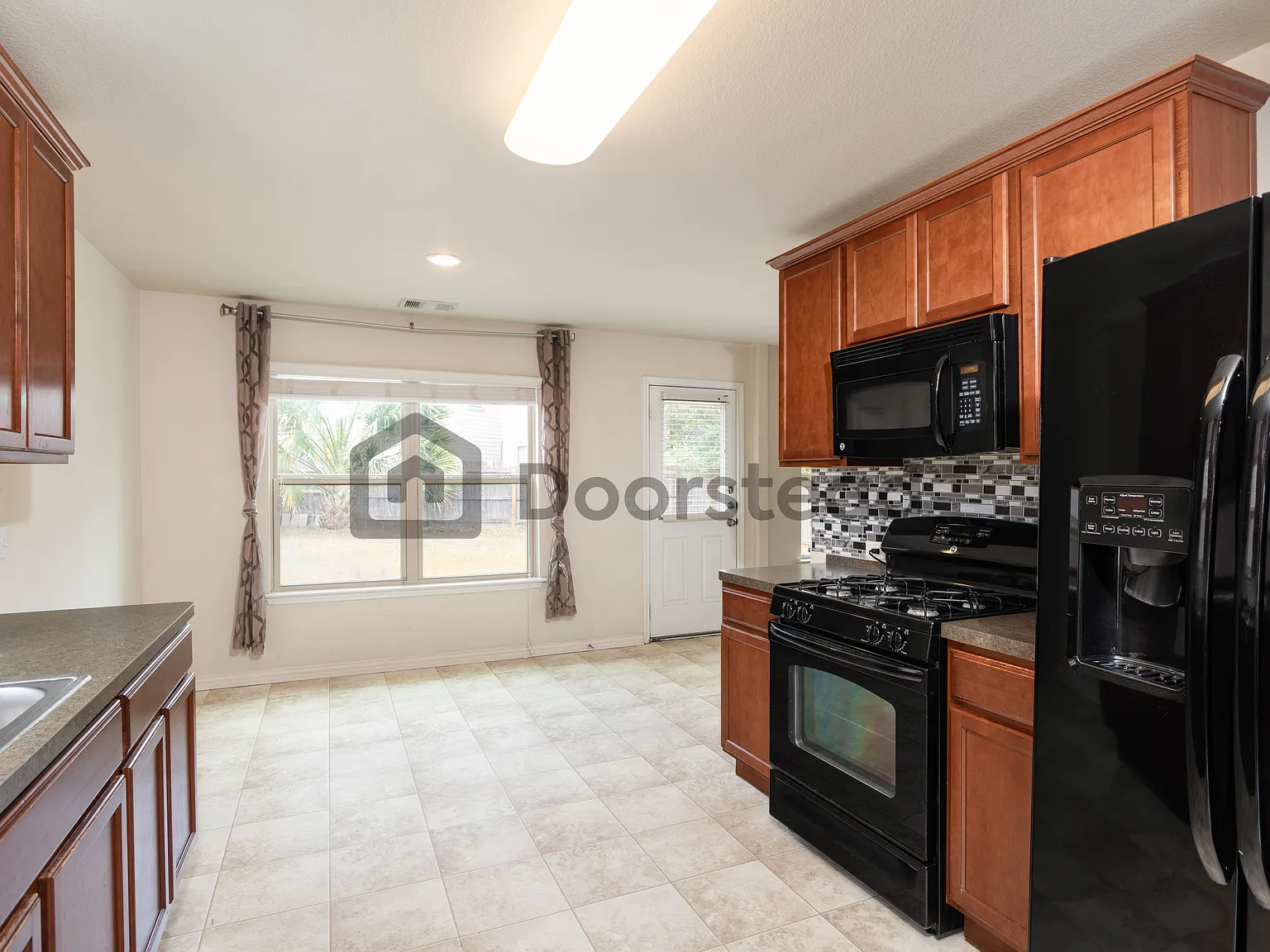 3 bed, 2.5 bath, 1705 sqft, $2,250 — Photo 4