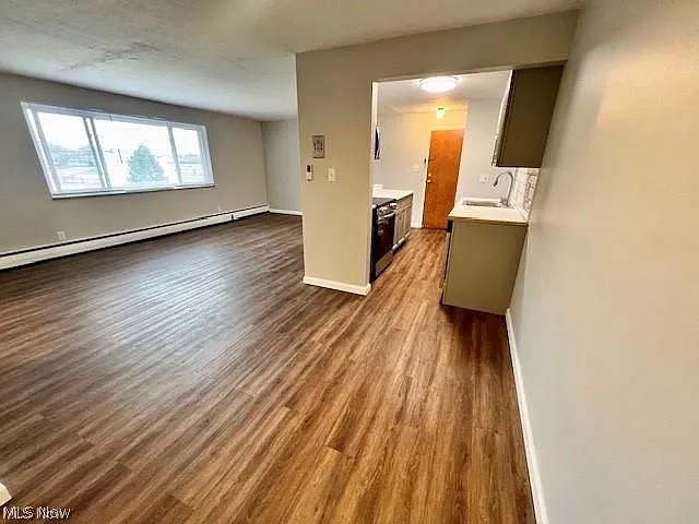 2 bed, 1.0 bath, 1050 sqft, $1,295 — Photo 4