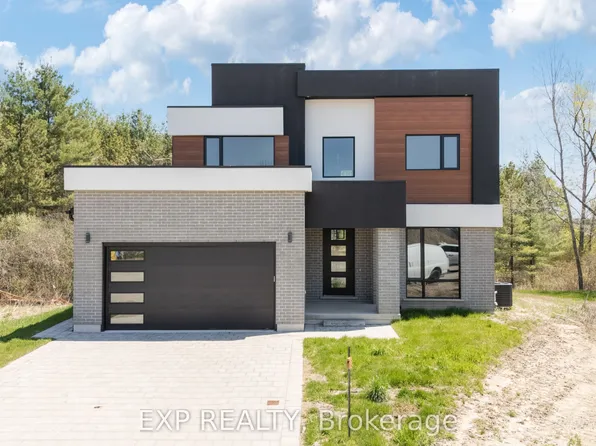 204 Merritt Ct, North Middlesex, ON N0M 2K0