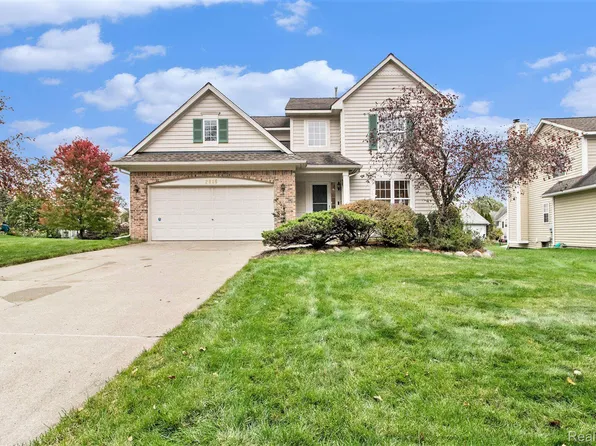 2806 Chaseway Dr, Ann Arbor, MI 48105