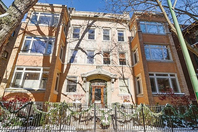 1st image of 928 W Carmen Ave APT 3W