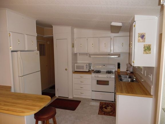 5th image of 3323 NE 14th St Lot B17