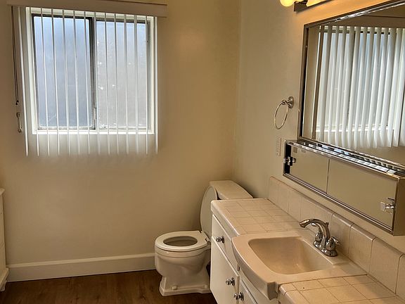 5th image of 4653 Fulton Ave #16