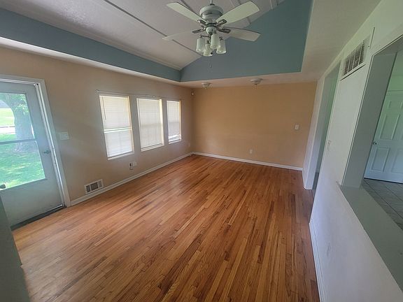 4th image of 8619 Lane Ave