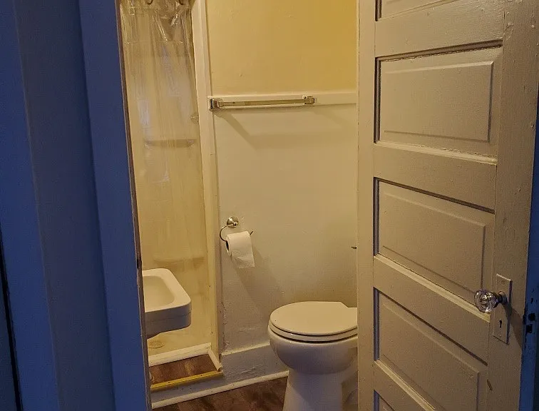 626 W 7th St #4 — Photo 2