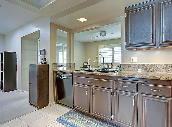 5th image of 915 Heaton Moor Dr