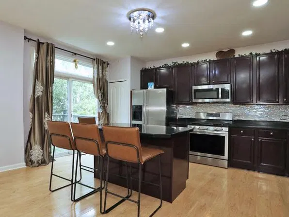 149 Fulbright Ln, Schaumburg, IL 60194