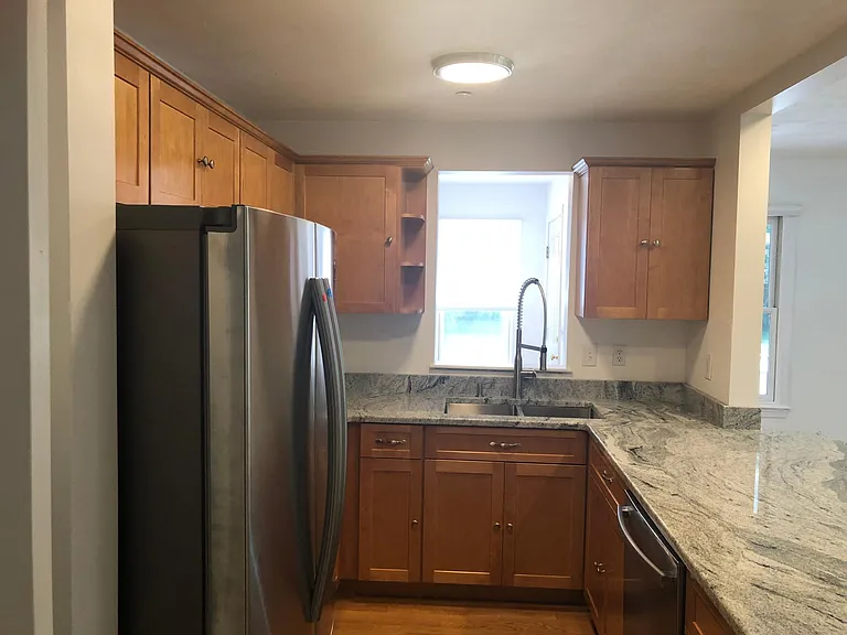 18 Russell Pl — Photo 11