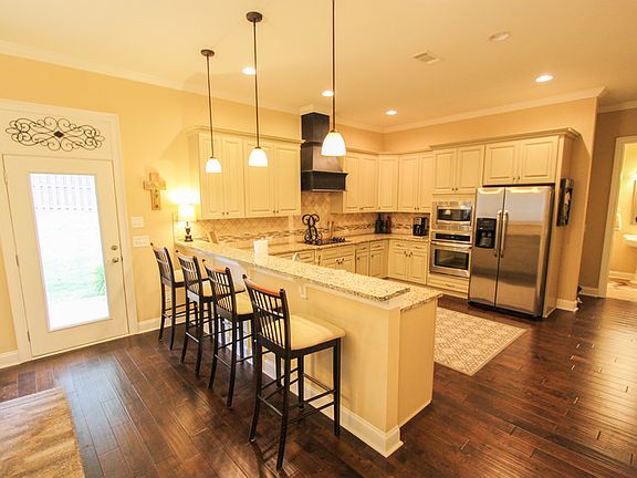 Dining Area looking into Kitchen