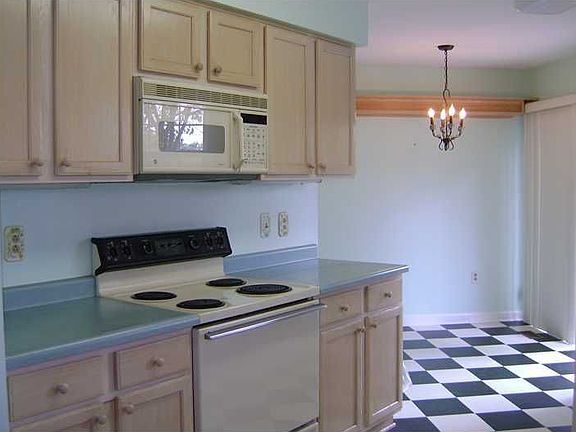 5th image of 501 Redmont Pl