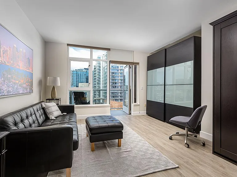 427 9th Ave #1307 — Photo 3