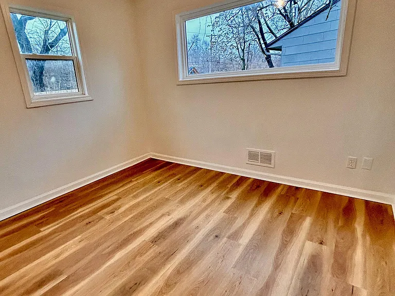 10715 Ewing Dr — Photo 5