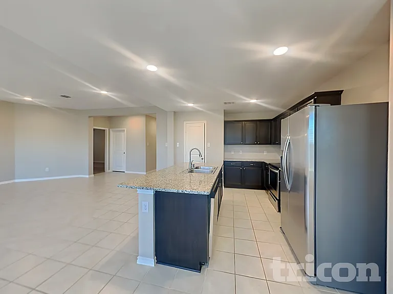 1002 Meadow Wood Ln — Photo 4