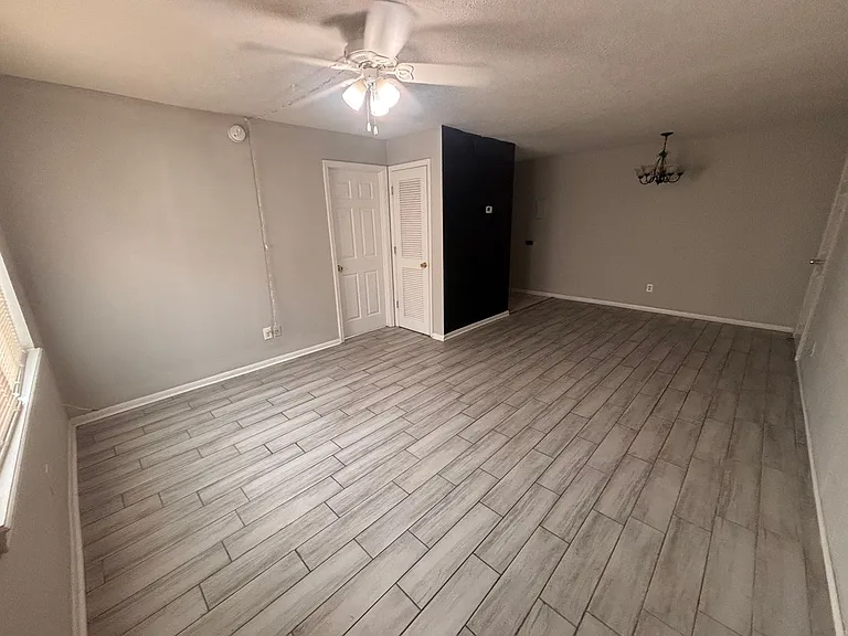 402 Lower 8th Ave S #5 — Photo 2
