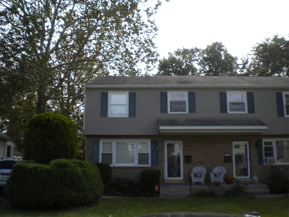 2nd image of 360 Green St