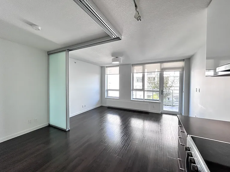 183 Georgia St E — Photo 64