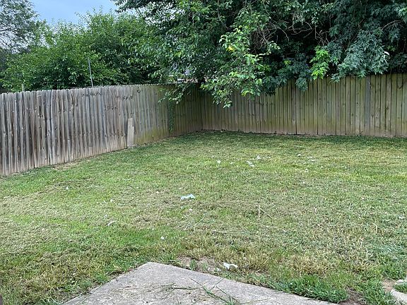 2nd image of 2416 W Magnolia St #2416