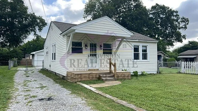 Charming 2BD/1BA House with Out Building — Photo 2
