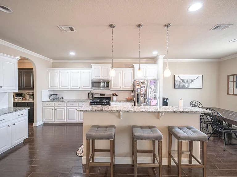 1511 San Francisco Ave — Photo 4