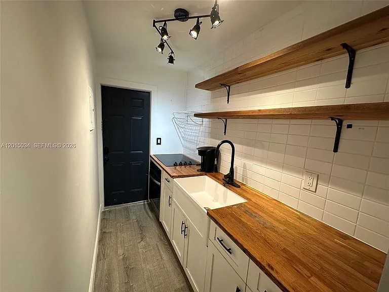 1239 NE 15th Ave #1 — Photo 12