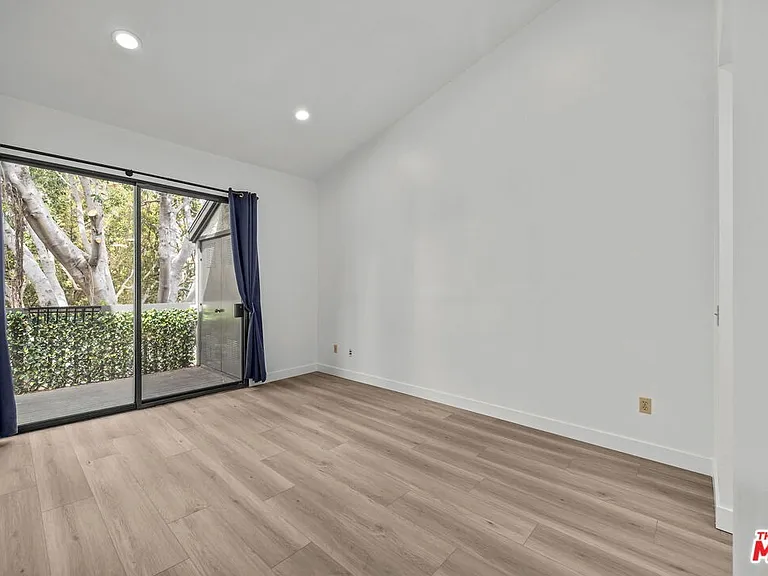 2522 W Macarthur Blvd #D — Photo 12