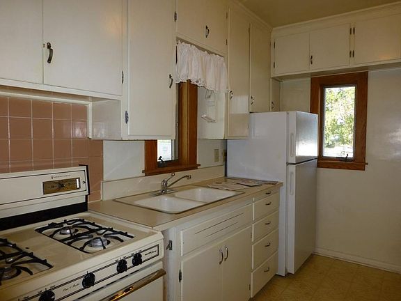 5th image of 1007 Canby St