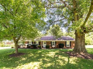 640 Summerest Ct, Kernersville, NC 27284